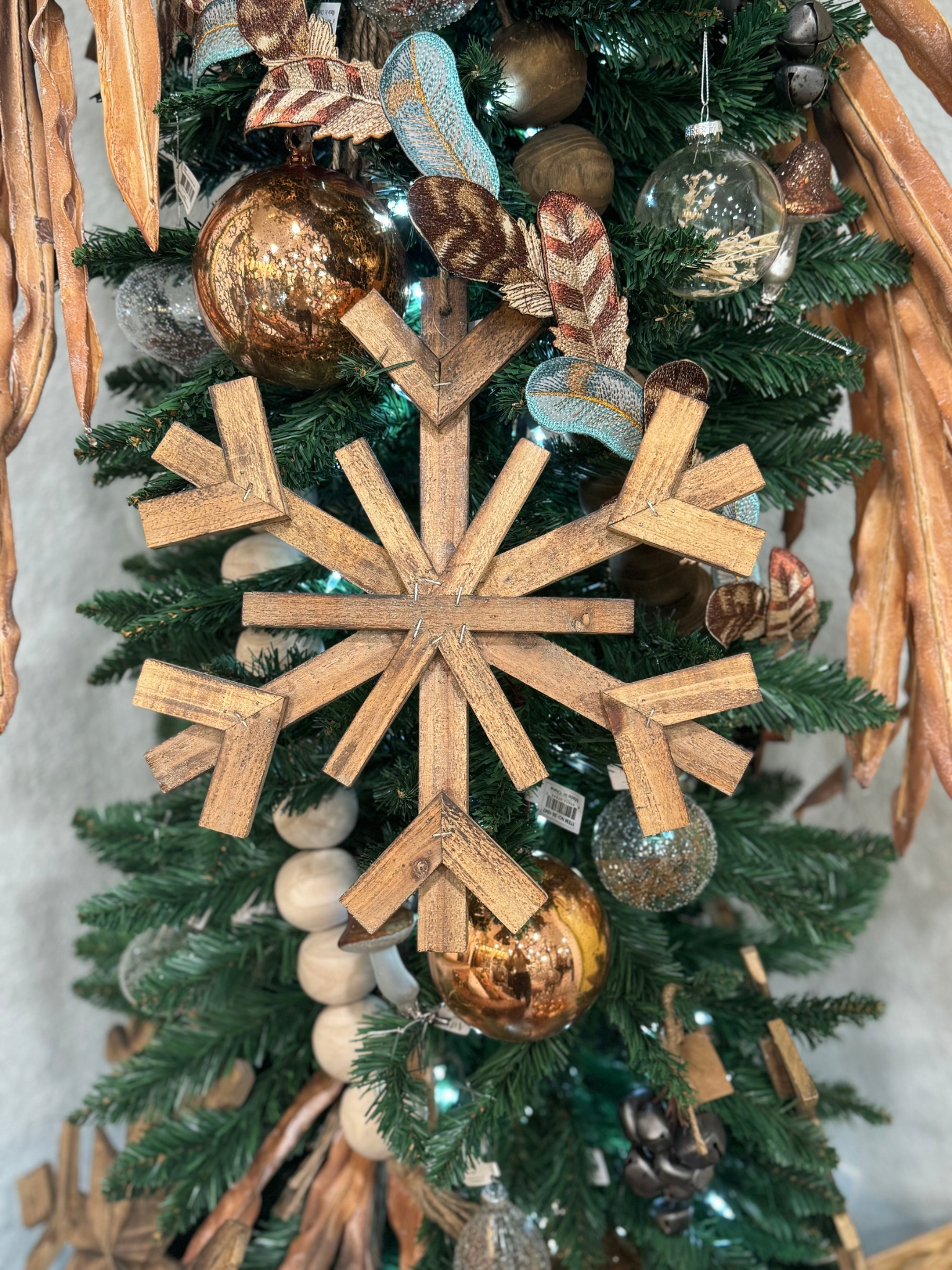 Make the most of your Christmas tree decorating with a wood snowflake ornament. This ornament is made from strong fir wood and adds nice color to your decor arrangement. This ornament also makes for a great gift or stocking stuffer.