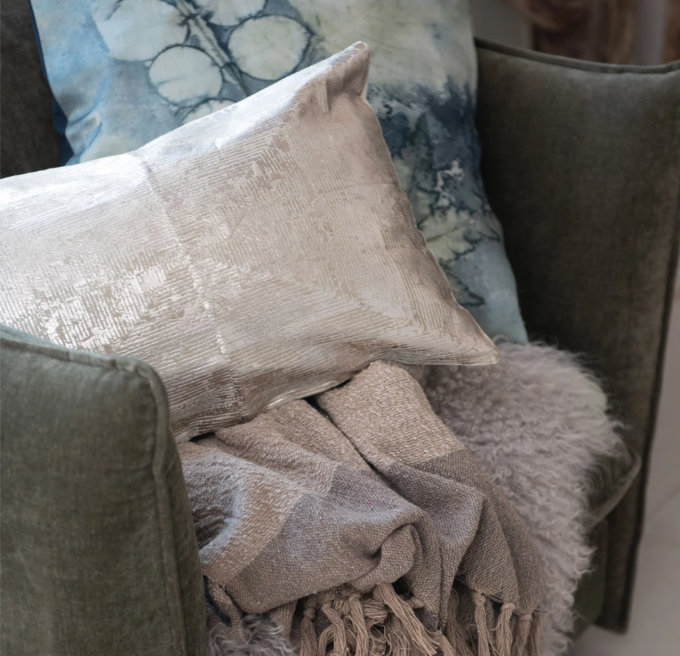 This Aureate Sands Velvet Lumbar Pillow exudes a quiet elegance with its creamy sand hue and shimmering gold foil pattern. The luxurious blend of viscose and cotton velvet offers a smooth, indulgent touch, while the polyester filling provides a comforting, resilient cushion. Measuring 20 inches long and 14 inches high, this pillow is ideally sized for adding an accent of refined glamour to any seating arrangement.
