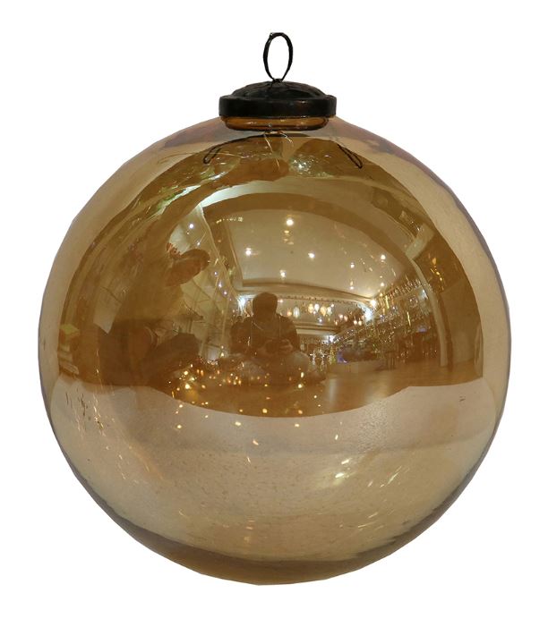 Introducing our stunning 6" Light-Catching Gold Glass Ornament, complete with a beautiful brass cap. This elegant piece effortlessly combines simplicity with sophistication, making it the perfect addition to your holiday decor.