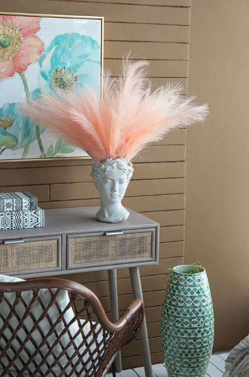 Add drama and style to any room with a beautiful spray of pampas grass. Crafted to show the full feather effect, these are the sized for impact and are perfect to drop into your favorite vase for a natural element.