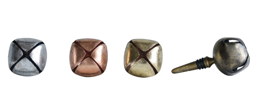 Crafted from durable metal, this practical and stylish stopper comes in four vibrant colors, each adorned with a cheerful bell that jingles with every movement. Perfect for sealing your favorite wines or spirits while adding a bit of holiday cheer to your gatherings. The jingle bell not only adds a playful element but also makes it easy to find your bottle amidst the festivities. Elevate your entertaining with this delightful and functional accessory.