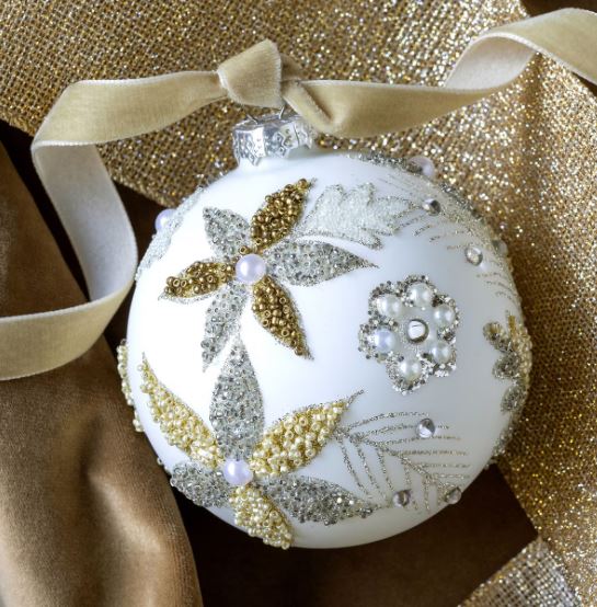 This stunning ornament features a delicate design of shimmering pearls and intricate feather patterns, beautifully merging sophistication with a whimsical charm. The lustrous finish reflects the light, creating a warm glow that enhances your Christmas tree or festive display. Perfect for adding a unique accent to your seasonal decorations, this glass ball ornament is a timeless piece that will be cherished for years to come, making your celebrations even more magical.