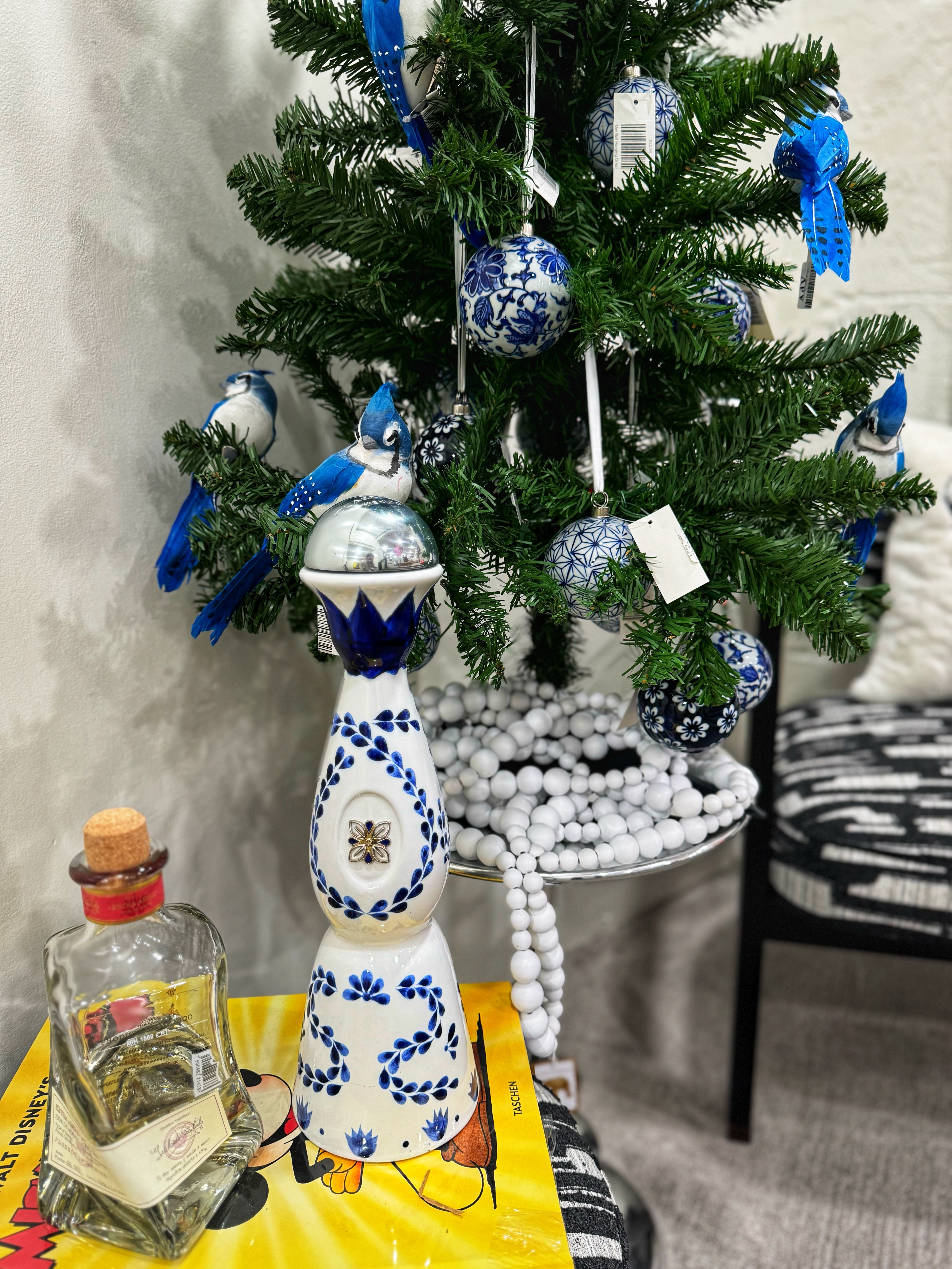 Add a touch of timeless elegance to your holiday decor with this beautiful set of six porcelain hanging ornaments. Featuring delicate white and blue designs inspired by traditional English patterns, each ornament captures the charm of classic craftsmanship. 