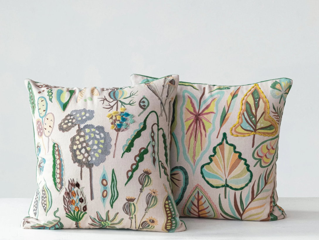 Bring a touch of relaxed elegance to your home with the 18" Square Cotton Chambray Printed Pillow. 